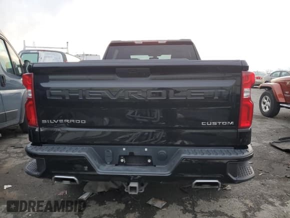✅ 2021 Chevrolet Silverado 1500 Custom • VIN: 3GCUYBEF3MG145585 • Lot: 76950873. Wystawiony na Copart z przebiegiem 19 501 mil. Bezpłatny archiwum sprzedaży aukcyjnych z USA i szczegółowy raport historii pojazdu na DreamBid. Zdjęcie 6.