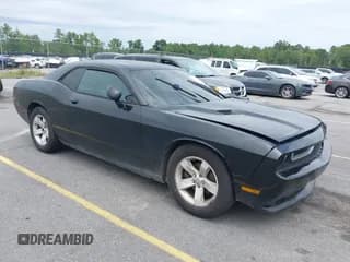 ✅ 2014 Dodge Challenger SXT Plus • VIN: 2C3CDYAG5EH214758 • Lot: 42833119. Wystawiony na IAAI z przebiegiem 197 459 mil. Bezpłatny archiwum sprzedaży aukcyjnych z USA i szczegółowy raport historii pojazdu na DreamBid. Zdjęcie 1.