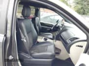 ✅ 2019 Dodge Grand Caravan SXT • VIN: 2C4RDGCG6KR800288 • Lot: 43286026. Wystawiony na IAAI z przebiegiem 76 308 mil. Bezpłatny archiwum sprzedaży aukcyjnych z USA i szczegółowy raport historii pojazdu na DreamBid. Zdjęcie 5.