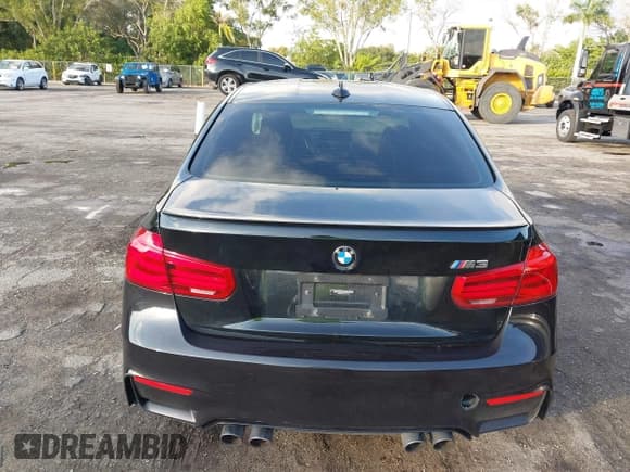 ✅ 2018 BMW M3 • VIN: WBS8M9C51J5L71667 • Lot: 43831833. Listed on IAAI with 53,105 mi. Free auction sales archive from the USA and detailed vehicle history report at DreamBid. Image 16.