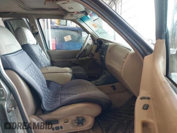 ✅ 2000 Ford Explorer Eddie Bauer • VIN: 1FMZU74E8YZB41346 • Lot: 41601042. Wystawiony na IAAI z przebiegiem 295 103 mil. Bezpłatny archiwum sprzedaży aukcyjnych z USA i szczegółowy raport historii pojazdu na DreamBid. Zdjęcie 5.