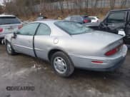 ✅ 1997 Buick Riviera • VIN: 1G4GD2217V4707502 • Lot: 41445829. Wystawiony na IAAI z przebiegiem 83 079 mil. Bezpłatny archiwum sprzedaży aukcyjnych z USA i szczegółowy raport historii pojazdu na DreamBid. Zdjęcie 3.