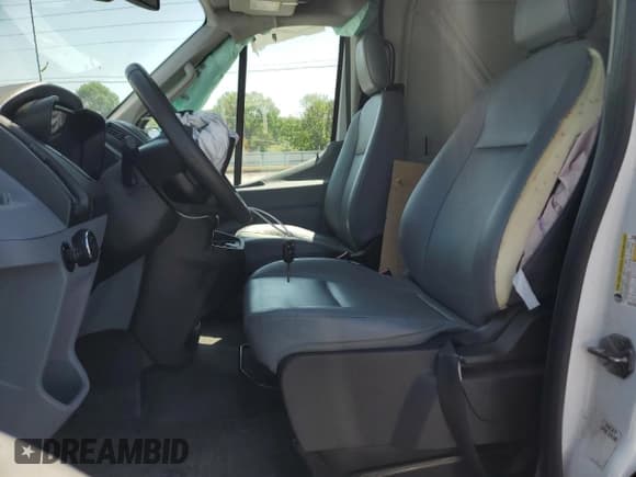 ✅ 2019 Ford Transit • VIN: 1FTYR3XM1KKA01765 • Лот: 54010895. Опубликован ранее на Copart с пробегом 90 244 миль. Бесплатный доступ к архиву аукционных продаж из США и подробный отчёт об истории автомобиля на DreamBid. Изображение 7.
