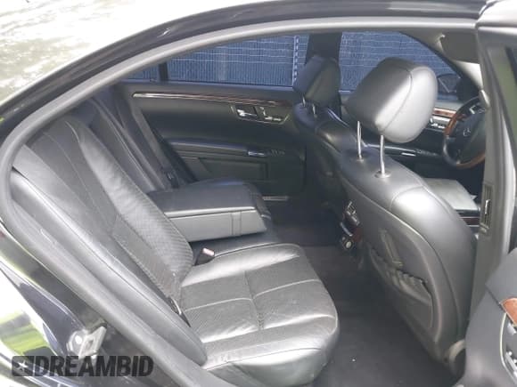 ✅ 2007 Mercedes-Benz S 550 • VIN: WDDNG71X77A059918 • Lot: 43029324. Wystawiony na IAAI z przebiegiem 264 298 mil. Bezpłatny archiwum sprzedaży aukcyjnych z USA i szczegółowy raport historii pojazdu na DreamBid. Zdjęcie 8.