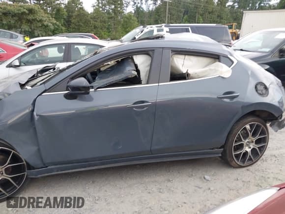 ✅ 2022 Mazda 3 Carbon Edition • VIN: JM1BPALL7N1519452 • Лот: 42600391. Опубликован ранее на IAAI с пробегом Не указан. Бесплатный доступ к архиву аукционных продаж из США и подробный отчёт об истории автомобиля на DreamBid. Изображение 14.