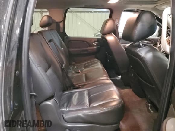 ✅ 2011 Chevrolet Suburban • VIN: MI0206A381N062111 • Lot: 43635065. Listed on Copart with 164,599 mi. Free auction sales archive from the USA and detailed vehicle history report at DreamBid. Image 12.