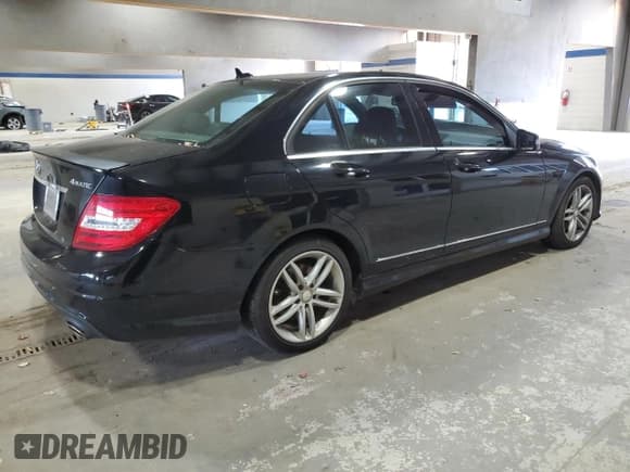 ✅ 2014 Mercedes-Benz C 300 Sport • VIN: WDDGF8AB4EA896385 • Lot: 91103885. Wystawiony na Copart z przebiegiem 173 561 mil. Bezpłatny archiwum sprzedaży aukcyjnych z USA i szczegółowy raport historii pojazdu na DreamBid. Zdjęcie 3.