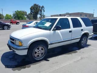 ✅ 1997 Chevrolet Blazer LS • VIN: 1GNDT13W5VK172980 • Lot: 42237092. Wystawiony na IAAI z przebiegiem 245 389 mil. Bezpłatny archiwum sprzedaży aukcyjnych z USA i szczegółowy raport historii pojazdu na DreamBid. Zdjęcie 2.