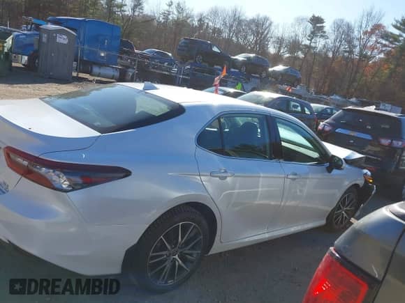 2022 Toyota Camry Hybrid XLE with VIN 4T1F31AK4NU599424, listed as a IAAI auction lot 40839336 with 68,918 mi miles and . Bid and sale history available at DreamBid. Image 13.