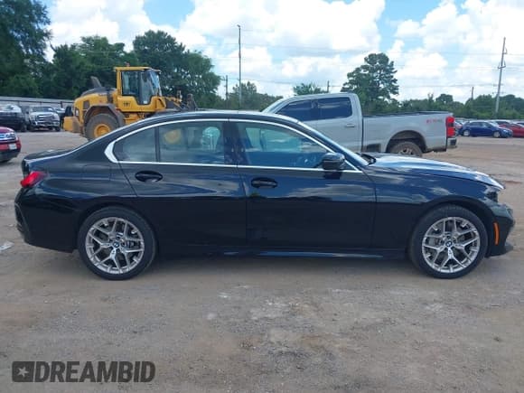 ✅ 2025 BMW 3 Series 330i xDrive • VIN: 3MW89CW09S8E99467 • Lot: 42555378. Wystawiony na IAAI z przebiegiem 16 290 mil. Bezpłatny archiwum sprzedaży aukcyjnych z USA i szczegółowy raport historii pojazdu na DreamBid. Zdjęcie 14.