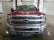 ✅ 2018 Chevrolet Silverado 2500HD LT • VIN: 1GC1KVEG0JF261600 • Lot: 57566365. Wystawiony na Copart z przebiegiem 93 433 mil. Bezpłatny archiwum sprzedaży aukcyjnych z USA i szczegółowy raport historii pojazdu na DreamBid. Zdjęcie 5.