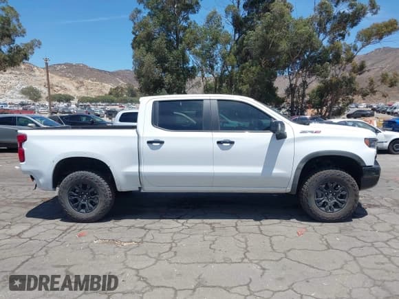 ✅ 2025 Chevrolet Silverado 1500 ZR2 • VIN: 3GCUKHEL3SG294019 • Лот: 42815128. Опубликован ранее на IAAI с пробегом 7 721 миль. Бесплатный доступ к архиву аукционных продаж из США и подробный отчёт об истории автомобиля на DreamBid. Изображение 13.