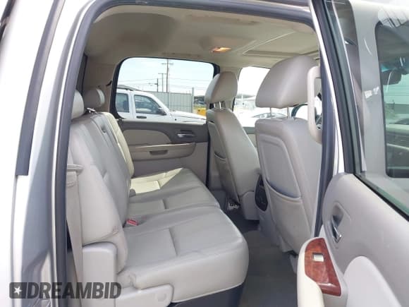 ✅ 2011 Chevrolet Silverado 1500 LTZ • VIN: 3GCPKTE32BG211714 • Lot: 42917300. Wystawiony na IAAI z przebiegiem 161 706 mil. Bezpłatny archiwum sprzedaży aukcyjnych z USA i szczegółowy raport historii pojazdu na DreamBid. Zdjęcie 8.