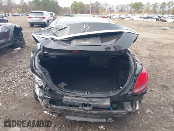 ✅ 2017 Mercedes-Benz C 300 • VIN: 55SWF4KB4HU220347 • Lot: 43750729. Wystawiony na IAAI z przebiegiem 63 866 mil. Bezpłatny archiwum sprzedaży aukcyjnych z USA i szczegółowy raport historii pojazdu na DreamBid. Zdjęcie 16.