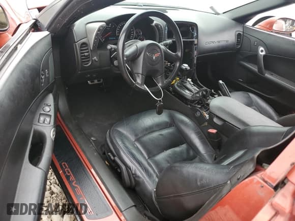 ✅ 2005 Chevrolet Corvette • VIN: 1G1YY24U755132485 • Lot: 81315535. Wystawiony na Copart z przebiegiem 112 188 mil. Bezpłatny archiwum sprzedaży aukcyjnych z USA i szczegółowy raport historii pojazdu na DreamBid. Zdjęcie 8.