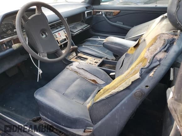 ✅ 1984 Mercedes-Benz 500 • VIN: WDB1260441A061720 • Лот: 93342945. Опубликован ранее на Copart с пробегом 117 508 миль. Бесплатный доступ к архиву аукционных продаж из США и подробный отчёт об истории автомобиля на DreamBid. Изображение 8.