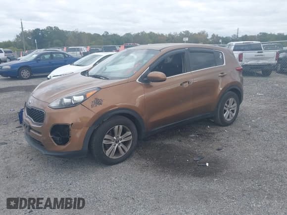 ✅ 2018 Kia Sportage LX • VIN: KNDPM3AC1J7485402 • Lot: 43426449. Wystawiony na IAAI z przebiegiem 137 639 mil. Bezpłatny archiwum sprzedaży aukcyjnych z USA i szczegółowy raport historii pojazdu na DreamBid. Zdjęcie 2.