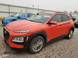 2019 Hyundai Kona SEL z VIN KM8K2CAA1KU387709, wystawiony jako Copart lot #57158563 z przebiegiem 44 716 mil mil oraz . Historia ofert i sprzedaży dostępna na DreamBid. Obrazek 1.