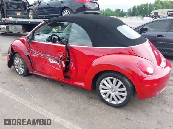 ✅ 2008 Volkswagen Beetle SE • VIN: 3VWRF31Y48M407840 • Lot: 42381696. Listed on IAAI with 148,892 mi. Free auction sales archive from the USA and detailed vehicle history report at DreamBid. Image 3.