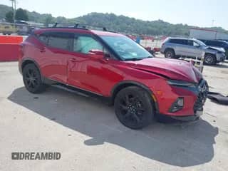 2020 Chevrolet Blazer RS z VIN 3GNKBKRS4LS557081, wystawiony jako IAAI lot #43150723 z przebiegiem 104 348 mil mil oraz . Historia ofert i sprzedaży dostępna na DreamBid. Obrazek 1.