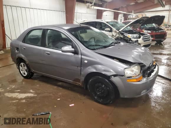 2006 Chevrolet Aveo LS z VIN KL1TD56646B553734, wystawiony jako Copart lot #88496205 z przebiegiem 156 610 mil mil oraz Czysty tytuł • Clean title. Historia ofert i sprzedaży dostępna na DreamBid. Obrazek 4.