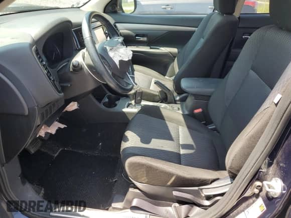 2014 Mitsubishi Outlander SE with VIN JA4AZ3A38EZ009823, listed as a Copart auction lot 69277165 with 136,677 mi miles and Clean title. Bid and sale history available at DreamBid. Image 7.