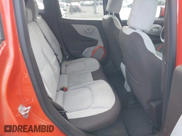 ✅ 2015 Jeep Renegade Latitude • VIN: ZACCJBBT3FPB47297 • Lot: 43670184. Wystawiony na IAAI z przebiegiem 131 300 mil. Bezpłatny archiwum sprzedaży aukcyjnych z USA i szczegółowy raport historii pojazdu na DreamBid. Zdjęcie 8.