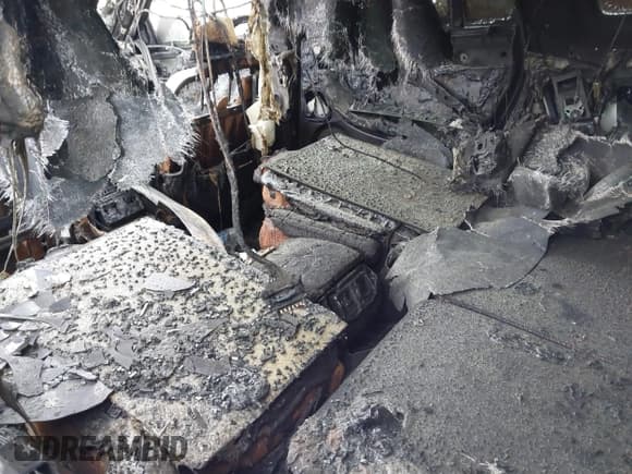 ✅ 2005 Chrysler Pacifica Touring • VIN: 2C8GF68485R445962 • Lot: 41866498. Wystawiony na IAAI z przebiegiem Nie podano. Bezpłatny archiwum sprzedaży aukcyjnych z USA i szczegółowy raport historii pojazdu na DreamBid. Zdjęcie 8.