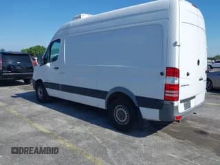 ✅ 2015 Freightliner Sprinter • VIN: WDYPE7CC3F5974747 • Lot: 42324062. Wystawiony na IAAI z przebiegiem 167 709 mil. Bezpłatny archiwum sprzedaży aukcyjnych z USA i szczegółowy raport historii pojazdu na DreamBid. Zdjęcie 3.