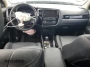 ✅ 2018 Mitsubishi Outlander SE • VIN: JA4AD3A34JZ048675 • Lot: 91976715. Wystawiony na Copart z przebiegiem 74 245 mil. Bezpłatny archiwum sprzedaży aukcyjnych z USA i szczegółowy raport historii pojazdu na DreamBid. Zdjęcie 8.