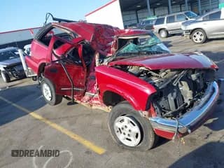 ✅ 2000 Chevrolet Blazer LS • VIN: 1GNDT13W6YK162818 • Lot: 42161533. Wystawiony na IAAI z przebiegiem Nie podano. Bezpłatny archiwum sprzedaży aukcyjnych z USA i szczegółowy raport historii pojazdu na DreamBid. Zdjęcie 1.