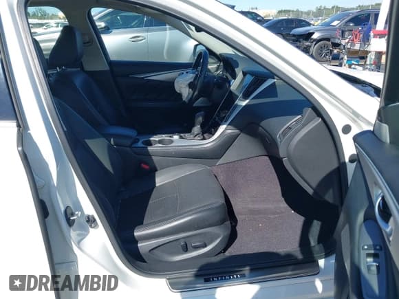 ✅ 2021 Infiniti Q50 Luxe • VIN: JN1EV7BP8MM701073 • Lot: 43707547. Wystawiony na IAAI z przebiegiem 51 990 mil. Bezpłatny archiwum sprzedaży aukcyjnych z USA i szczegółowy raport historii pojazdu na DreamBid. Zdjęcie 5.