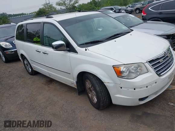 ✅ 2010 Chrysler Town & Country Limited • VIN: 2A4RR7DX8AR456813 • Lot: 42929731. Wystawiony na IAAI z przebiegiem 270 906 mil. Bezpłatny archiwum sprzedaży aukcyjnych z USA i szczegółowy raport historii pojazdu na DreamBid. Zdjęcie 1.