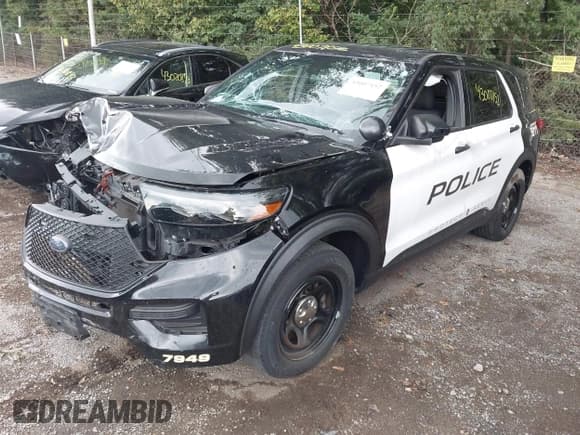 ✅ 2021 Ford Police Interceptor Utility • VIN: 1FM5K8AB5MGC27949 • Lot: 43007152. Wystawiony na IAAI z przebiegiem 37 039 mil. Bezpłatny archiwum sprzedaży aukcyjnych z USA i szczegółowy raport historii pojazdu na DreamBid. Zdjęcie 19.