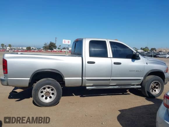 2005 Dodge 3500 SLT z VIN 3D7LS38C15G791333, wystawiony jako IAAI lot #42628158 z przebiegiem 188 963 mil mil oraz . Historia ofert i sprzedaży dostępna na DreamBid. Obrazek 13.