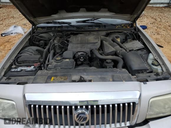 ✅ 2010 Mercury Grand Marquis LS • VIN: 2MEBM7FV8AX614725 • Lot: 93707325. Wystawiony na Copart z przebiegiem 295 253 mil. Bezpłatny archiwum sprzedaży aukcyjnych z USA i szczegółowy raport historii pojazdu na DreamBid. Zdjęcie 11.