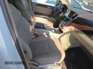 ✅ 2016 Mercedes-Benz GL 550 • VIN: 4JGDF7DE2GA638720 • Lot: 85364785. Wystawiony na Copart z przebiegiem 135 488 mil. Bezpłatny archiwum sprzedaży aukcyjnych z USA i szczegółowy raport historii pojazdu na DreamBid. Zdjęcie 5.