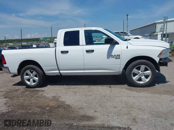 2024 Ram 1500 SLT z VIN 1C6RR7GG5RS157721, wystawiony jako IAAI lot #42962151 z przebiegiem 32 017 mil mil oraz . Historia ofert i sprzedaży dostępna na DreamBid. Obrazek 14.