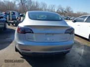 ✅ 2018 Tesla Model 3 Long Range Battery • VIN: 5YJ3E1EB3JF117007 • Lot: 41753572. Wystawiony na IAAI z przebiegiem 82 444 mil. Bezpłatny archiwum sprzedaży aukcyjnych z USA i szczegółowy raport historii pojazdu na DreamBid. Zdjęcie 16.