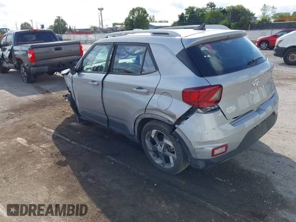 2021 Hyundai Venue SEL z VIN KMHRC8A32MU105588, wystawiony jako IAAI lot #43310425 z przebiegiem 41 030 mil mil oraz . Historia ofert i sprzedaży dostępna na DreamBid. Obrazek 3.