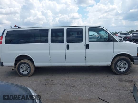 ✅ 2014 Chevrolet Express Passenger LT • VIN: 1GAZG1FG7E1109420 • Lot: 42932165. Wystawiony na IAAI z przebiegiem 73 267 mil. Bezpłatny archiwum sprzedaży aukcyjnych z USA i szczegółowy raport historii pojazdu na DreamBid. Zdjęcie 13.