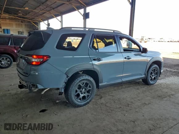 ✅ 2023 Honda Pilot TrailSport • VIN: 5FNYG1H65PB012489 • Lot: 95691385. Listed on Copart with 21,182 mi. Free auction sales archive from the USA and detailed vehicle history report at DreamBid. Image 3.