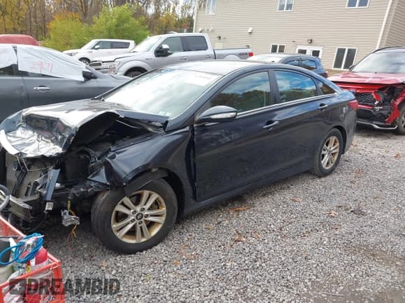 ✅ 2014 Hyundai Sonata GLS • VIN: 5NPEB4AC0EH945430 • Лот: 43568560. Опубликован ранее на IAAI с пробегом 180 092 миль. Бесплатный доступ к архиву аукционных продаж из США и подробный отчёт об истории автомобиля на DreamBid. Изображение 2.