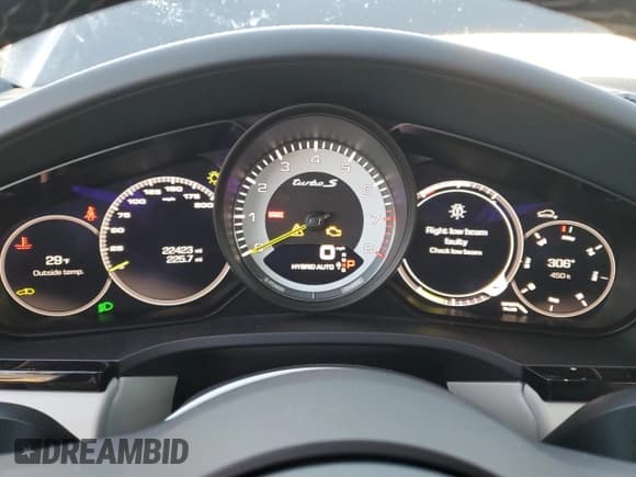 ✅ 2021 Porsche Cayenne Turbo S E-Hybrid • VIN: WP1BH2AY8MDA53074 • Lot: 86985654. Wystawiony na Copart z przebiegiem 22 423 mil. Bezpłatny archiwum sprzedaży aukcyjnych z USA i szczegółowy raport historii pojazdu na DreamBid. Zdjęcie 9.