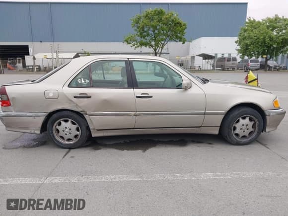 ✅ 1999 Mercedes-Benz C 230/260/280/320 • VIN: WDBHA29G8XA784619 • Lot: 42120920. Listed on IAAI with 49,387 mi. Free auction sales archive from the USA and detailed vehicle history report at DreamBid. Image 13.