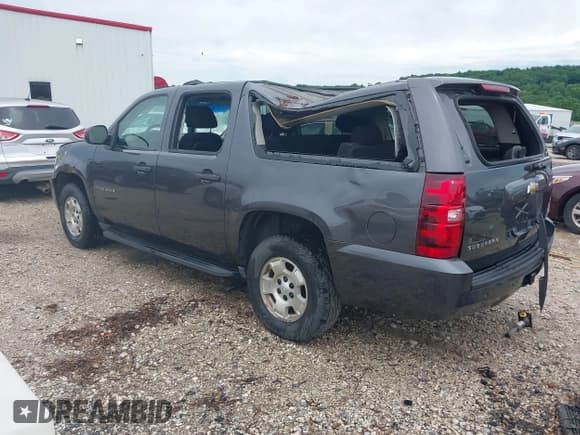 ✅ 2010 Chevrolet Suburban LS • VIN: 1GNUCHE07AR213838 • Lot: 42523274. Listed on IAAI with 251,109 mi. Free auction sales archive from the USA and detailed vehicle history report at DreamBid. Image 3.