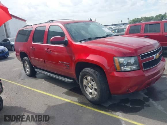 2013 Chevrolet Suburban LT z VIN 1GNSKJE77DR205791, wystawiony jako IAAI lot #43091004 z przebiegiem 184 633 mil mil oraz . Historia ofert i sprzedaży dostępna na DreamBid. Obrazek 1.