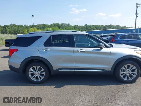 2022 Ford Explorer Limited z VIN 1FMSK8FH8NGB18855, wystawiony jako IAAI lot #42858102 z przebiegiem Nie podano mil oraz . Historia ofert i sprzedaży dostępna na DreamBid. Obrazek 12.