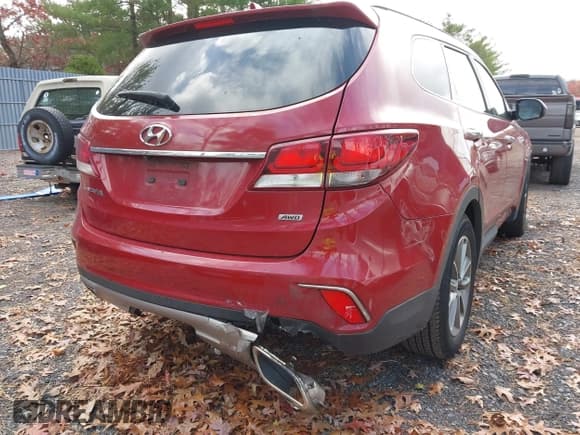 ✅ 2017 Hyundai Santa Fe SE • VIN: KM8SMDHF1HU238369 • Lot: 43682236. Wystawiony na IAAI z przebiegiem 179 000 mil. Bezpłatny archiwum sprzedaży aukcyjnych z USA i szczegółowy raport historii pojazdu na DreamBid. Zdjęcie 6.