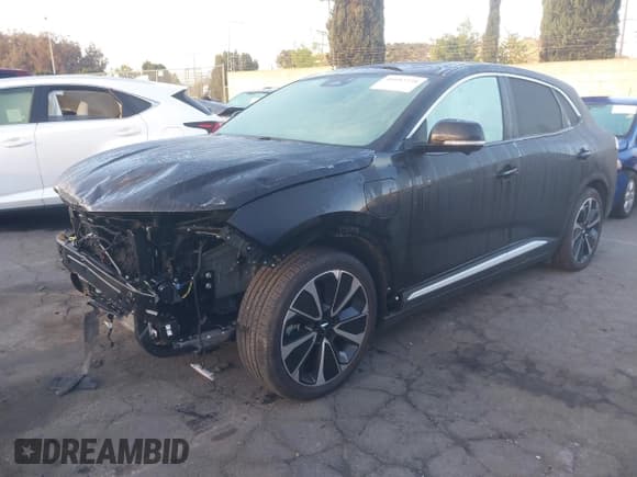 ✅ 2023 VinFast VF 8 Plus • VIN: RLLV1AFA8PH000774 • Lot: 41682238. Listed on IAAI with 3,013 mi. Free auction sales archive from the USA and detailed vehicle history report at DreamBid. Image 2.